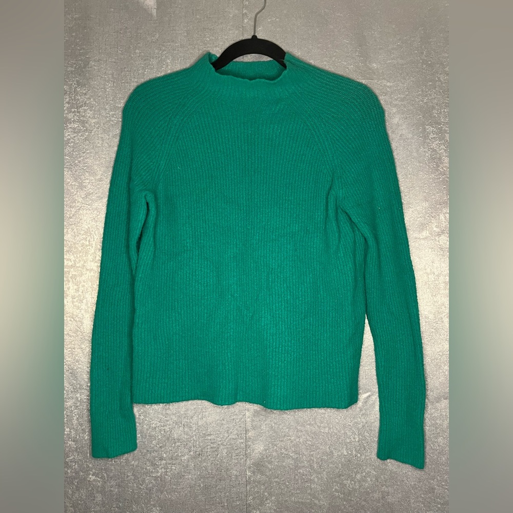 Women’s Size S Green sweater